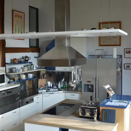 In Mit Grossem Garten By Interhome Casa de Férias