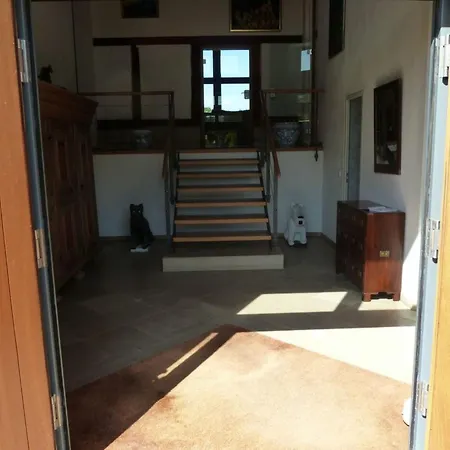 In Mit Grossem Garten By Interhome Casa de Férias *