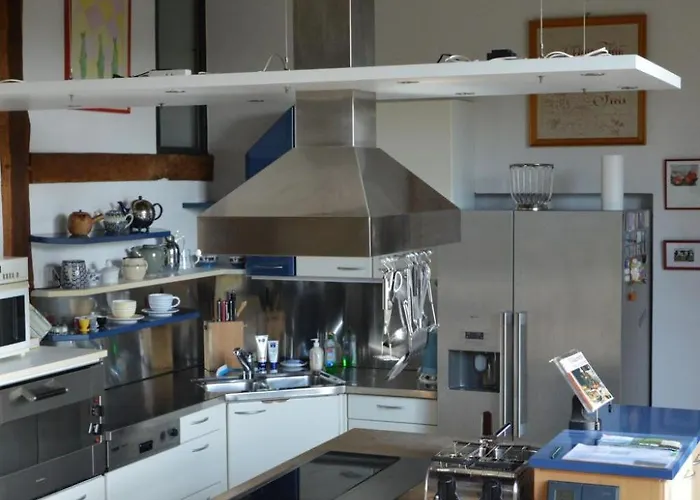 In Mit Grossem Garten By Interhome Prázdninový dům