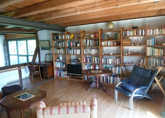 In Mit Grossem Garten By Interhome * Weenzen